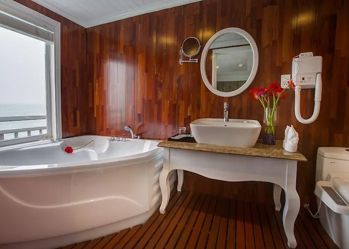 Signature Halong Cruise 4* Hạ Long